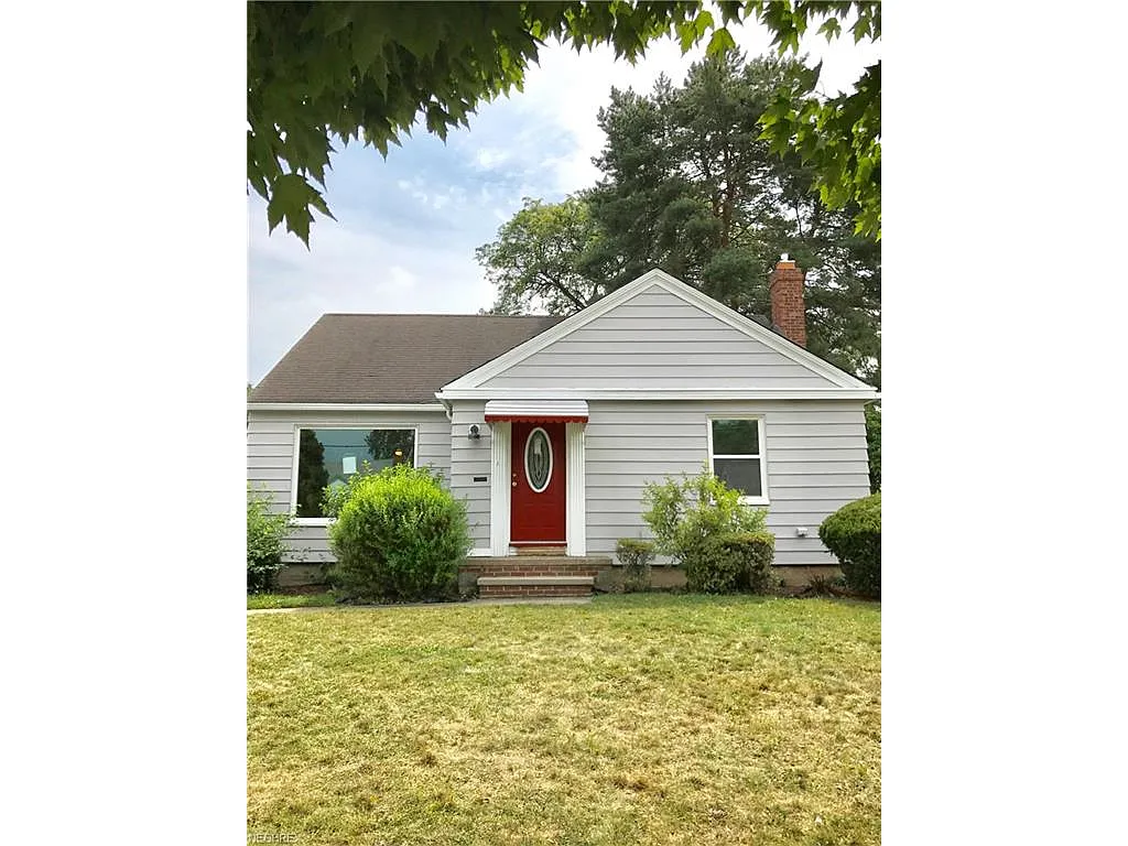 2507 Silverdale Ave photo 1