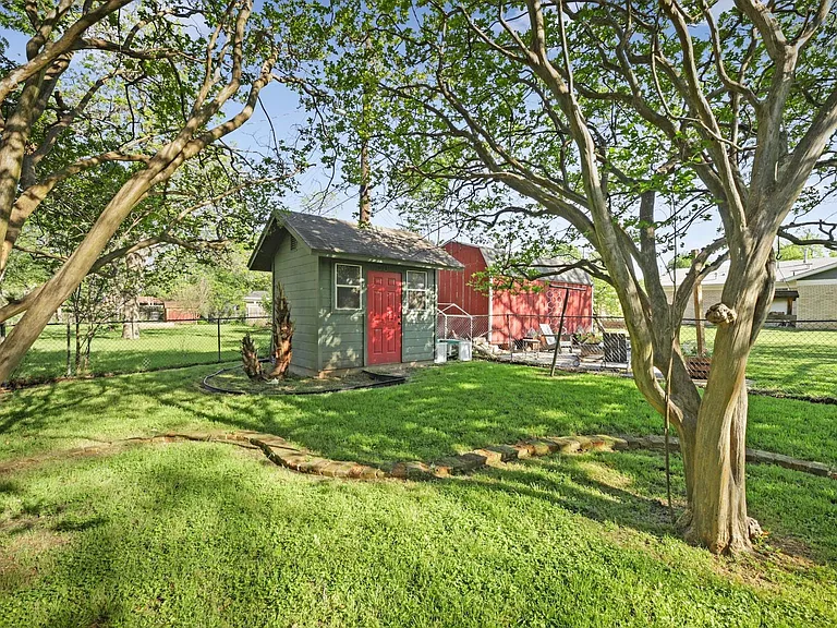 2202 Towbridge Cir — Photo 18