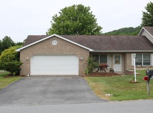 11951 Oakton Dr, Waynesboro, PA 17268