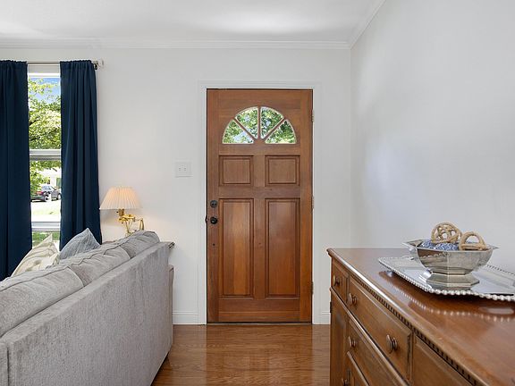 3rd image of 4060 Forestview Dr NW