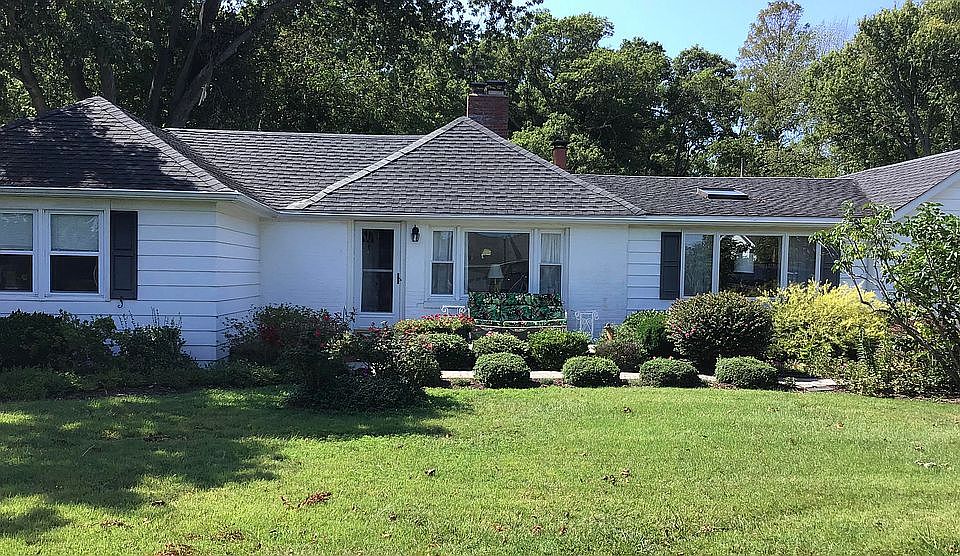 1st image of 70 Sussex Dr