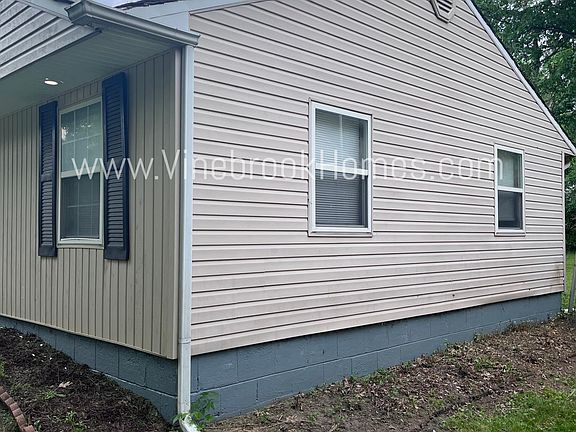 2nd image of 11009 Newton Ave