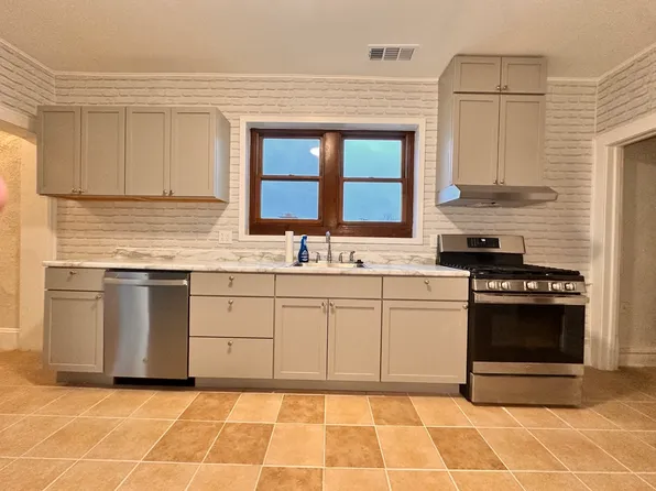 712 E Kensington Rd #2, Arlington Heights, IL 60004