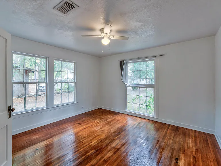 816 Ogden St — Photo 11