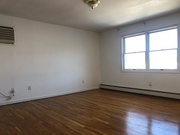 5th image of 659 Gramatan Ave #3