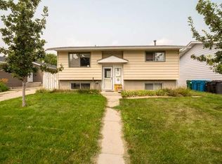 15 SE Laval Ct W, Lethbridge, AB T1K 4G2