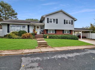 1516 Memorial Dr, Dunmore, PA 18512