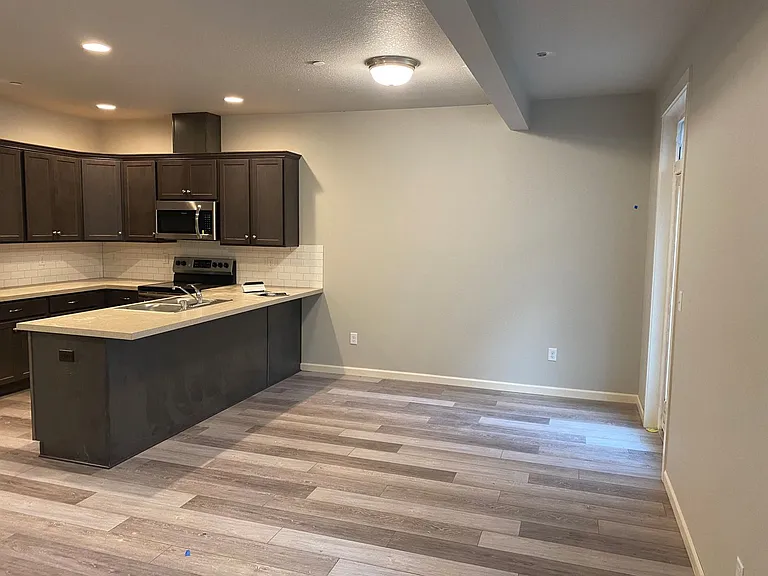 193 Cloverdale Rd #B — Photo 8