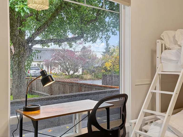 2615 Lancaster St — Photo 22