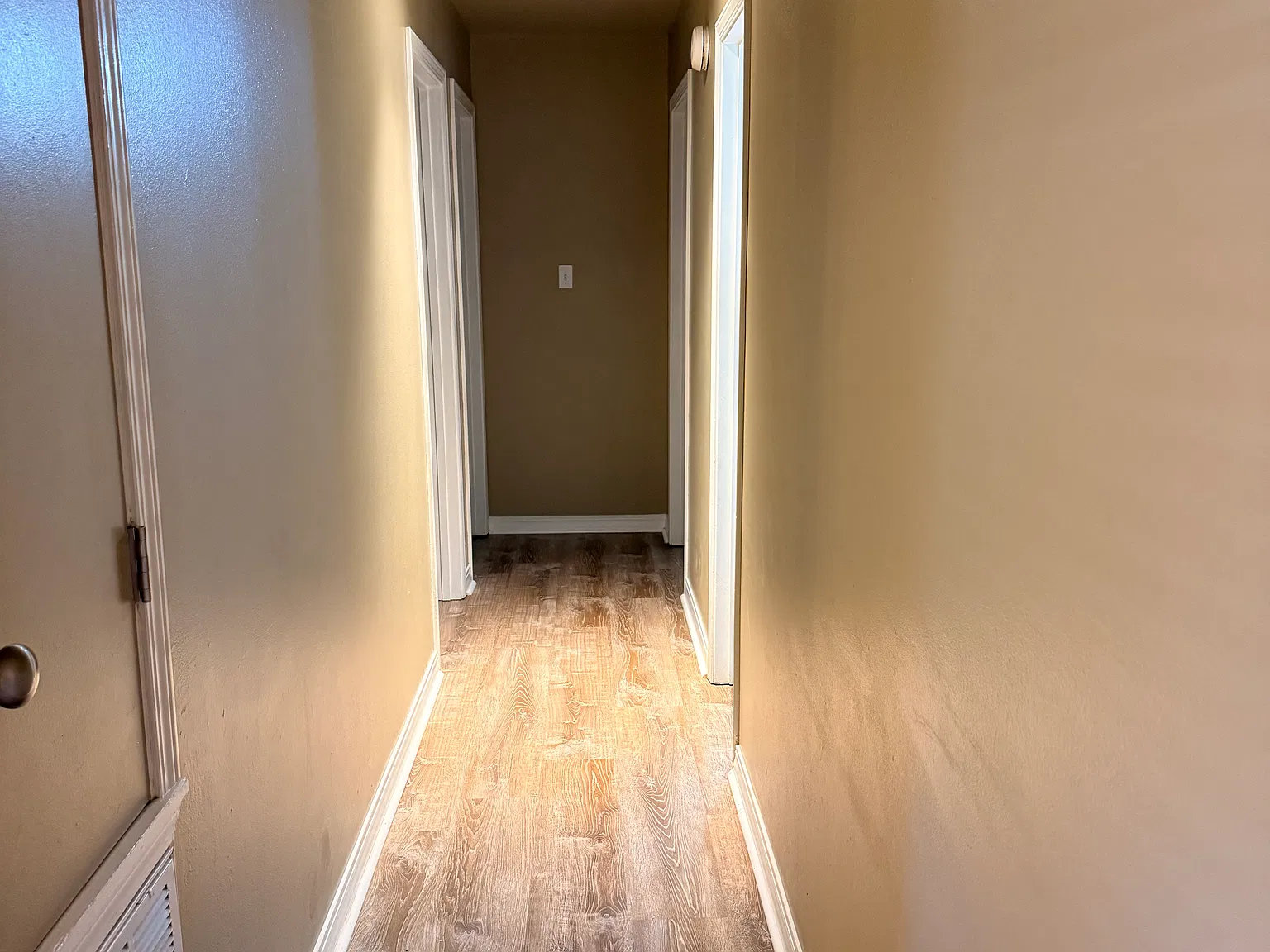 3 bed, 1100 sqft, $1,300 — Photo 4