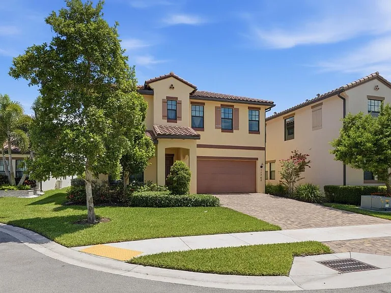 11760 Bayview Cir — Photo 52