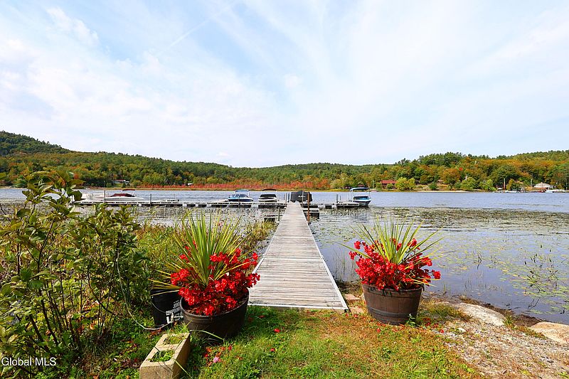 4th image of 44 Brant Lake Estates Road
