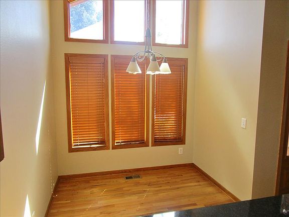 Eat-in kitchen area