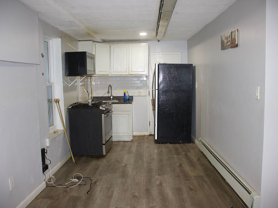 2nd image of 1751 Undercliff Ave Floor Basement