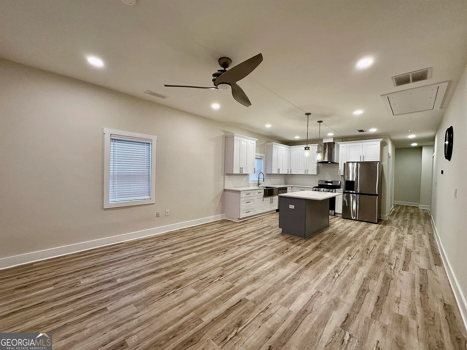4 bed, 3.0 bath, 1592 sqft, $3,000 — Photo 2