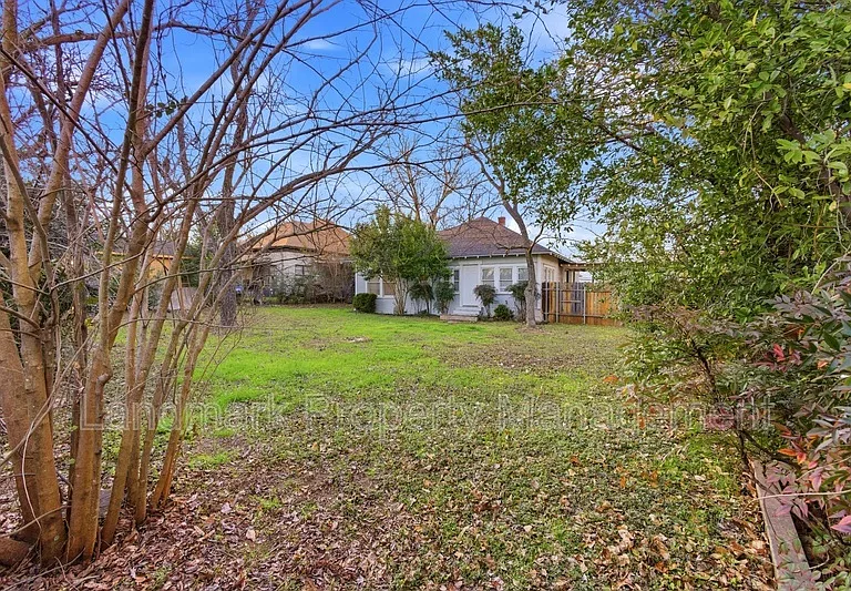 405 College St — Photo 24