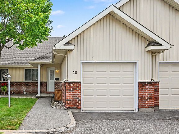 2nd image of 18 Daphne Cres