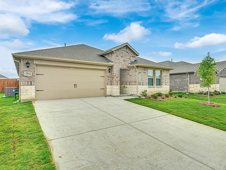 2044 Hearn Dr — Photo 2