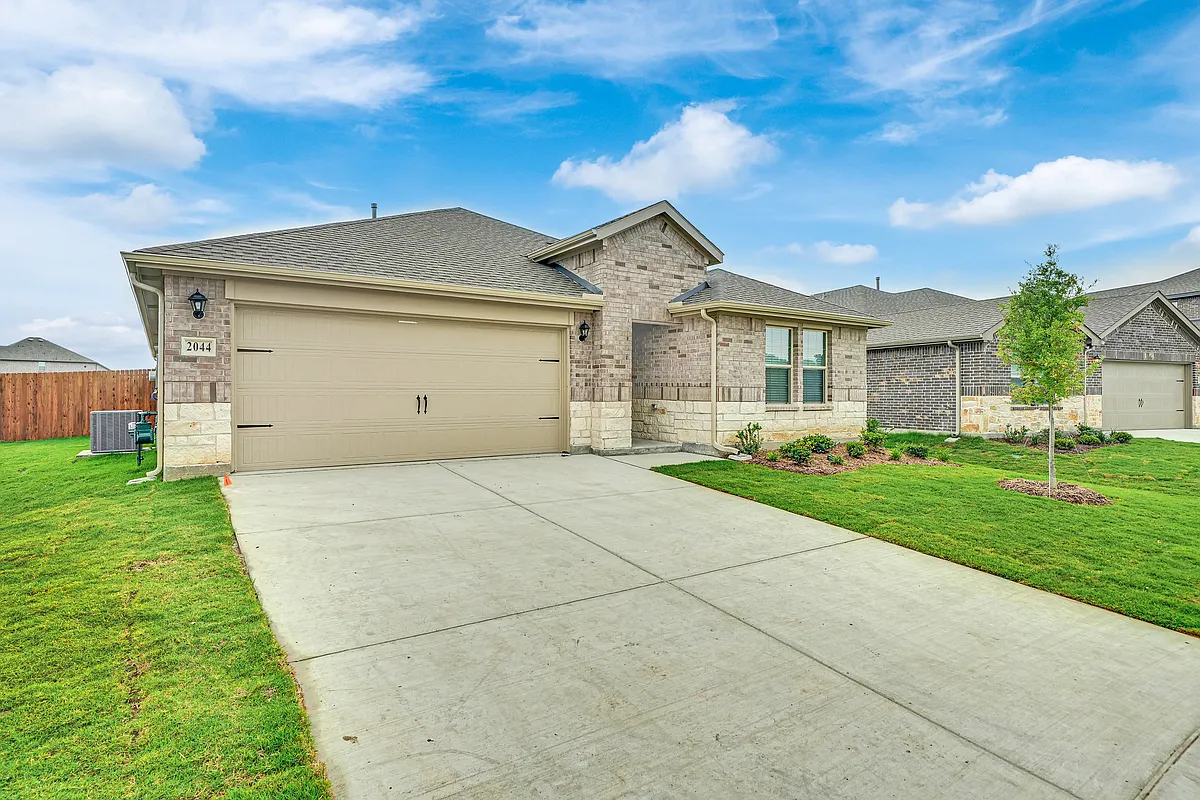 Building Photo - 2044 Hearn Dr