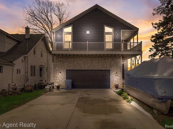 3589 Mann Rd, Clarkston, MI 48346