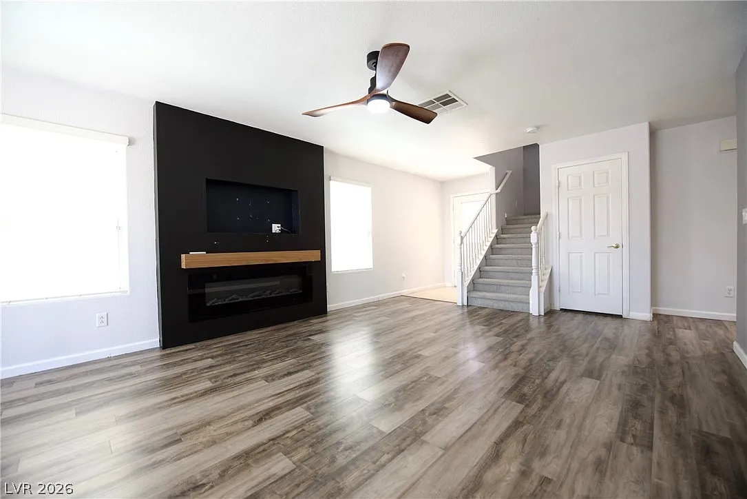 4 bed, 3.0 bath, 1901 sqft, $2,550 — Photo 2