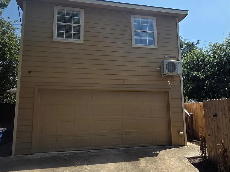 2740 Burlington Blvd — Photo 2