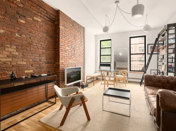216 E 7th St APT 3, New York, NY 10009