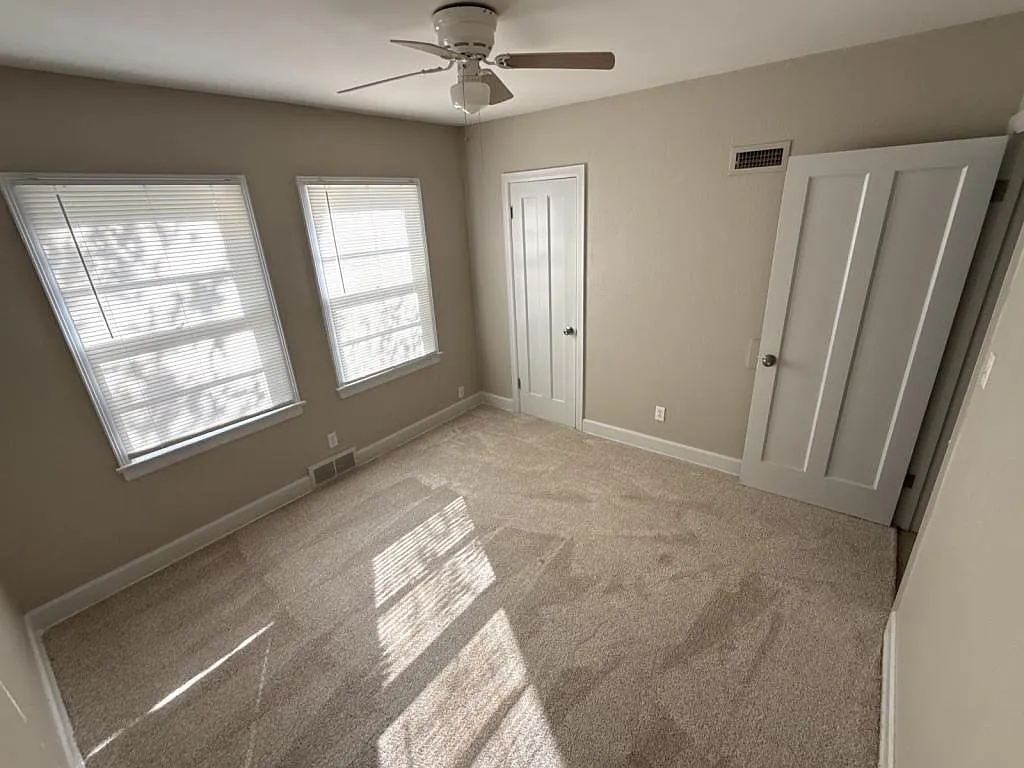 1308 Charles — Photo 4