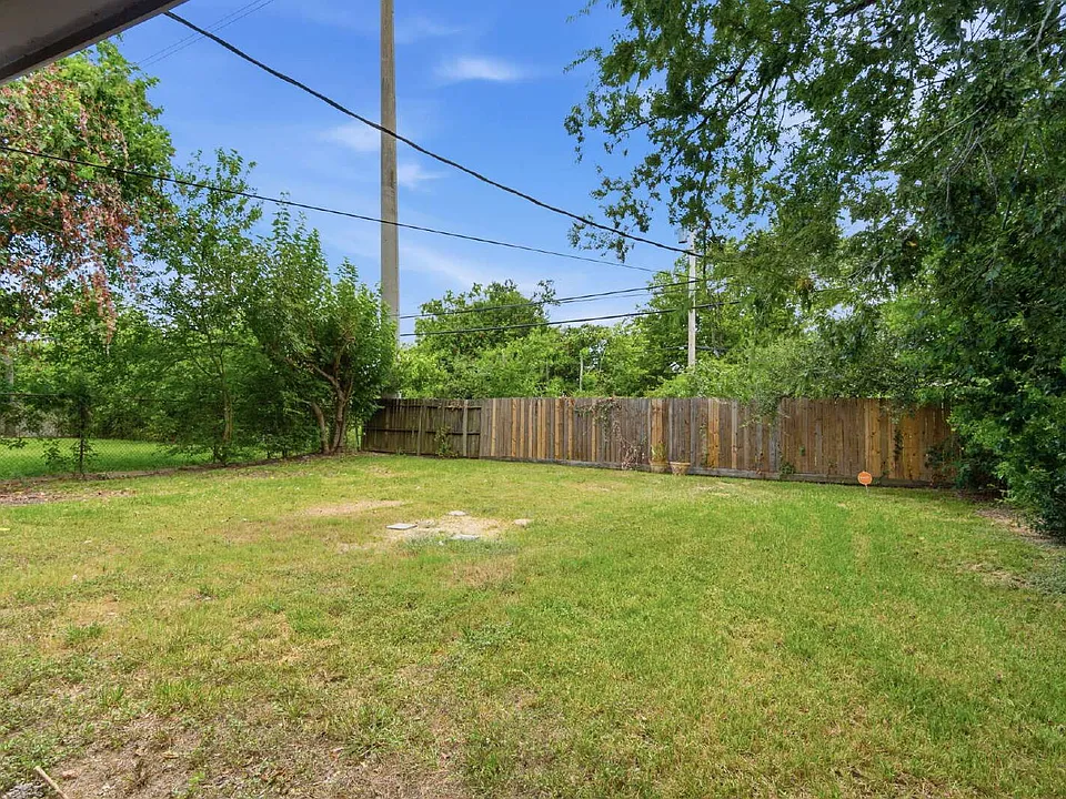 9438 Ashville Dr