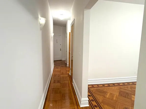 315 8th Avenue image 2 of 14