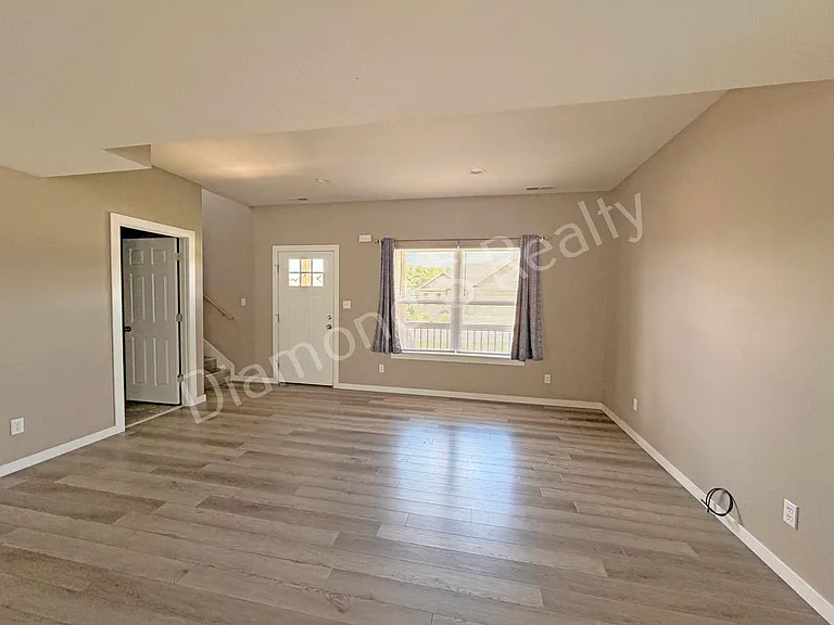 2124 N Bradbury Ln — Photo 5