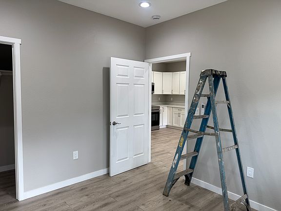 5th image of 126 N Walnut St