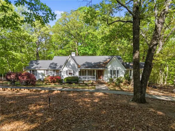 4706 Creek Wood Dr, Gainesville, GA 30507