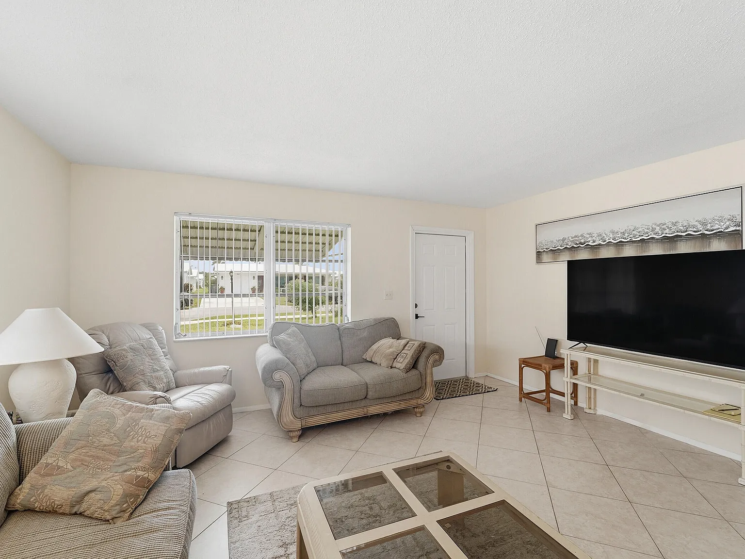 2 bed, 1.0 bath, 1046 sqft, $2,200 — Photo 3