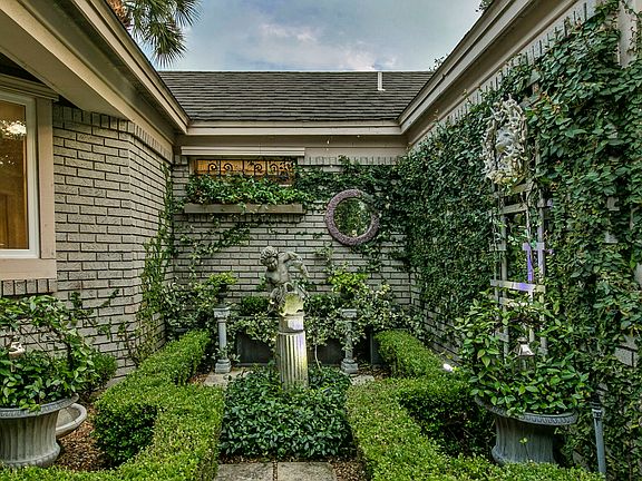 4th image of 2010 Palmetto Point Dr