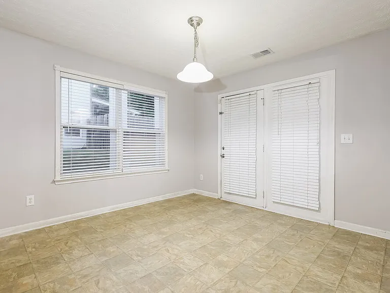 2894 Edgewater St SW — Photo 9