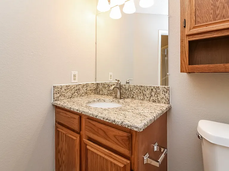 1115 Colbert Ln — Photo 10