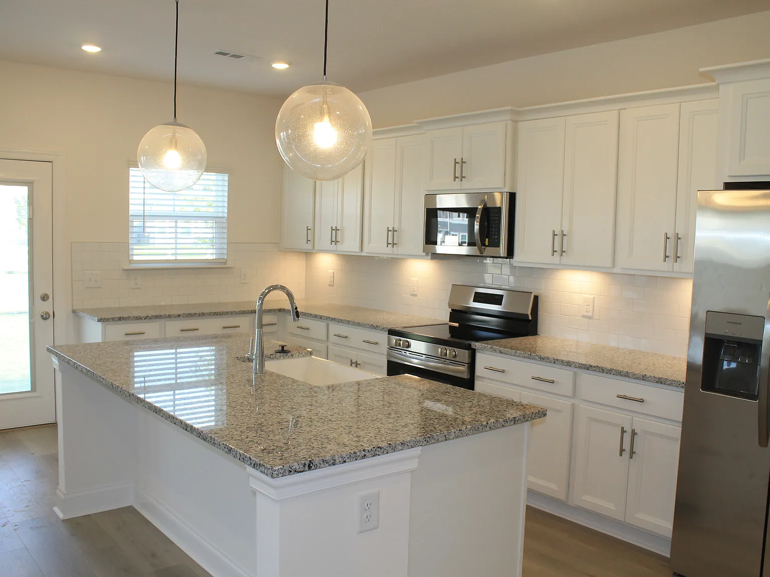 5711 Cloverwood Dr — Photo 4