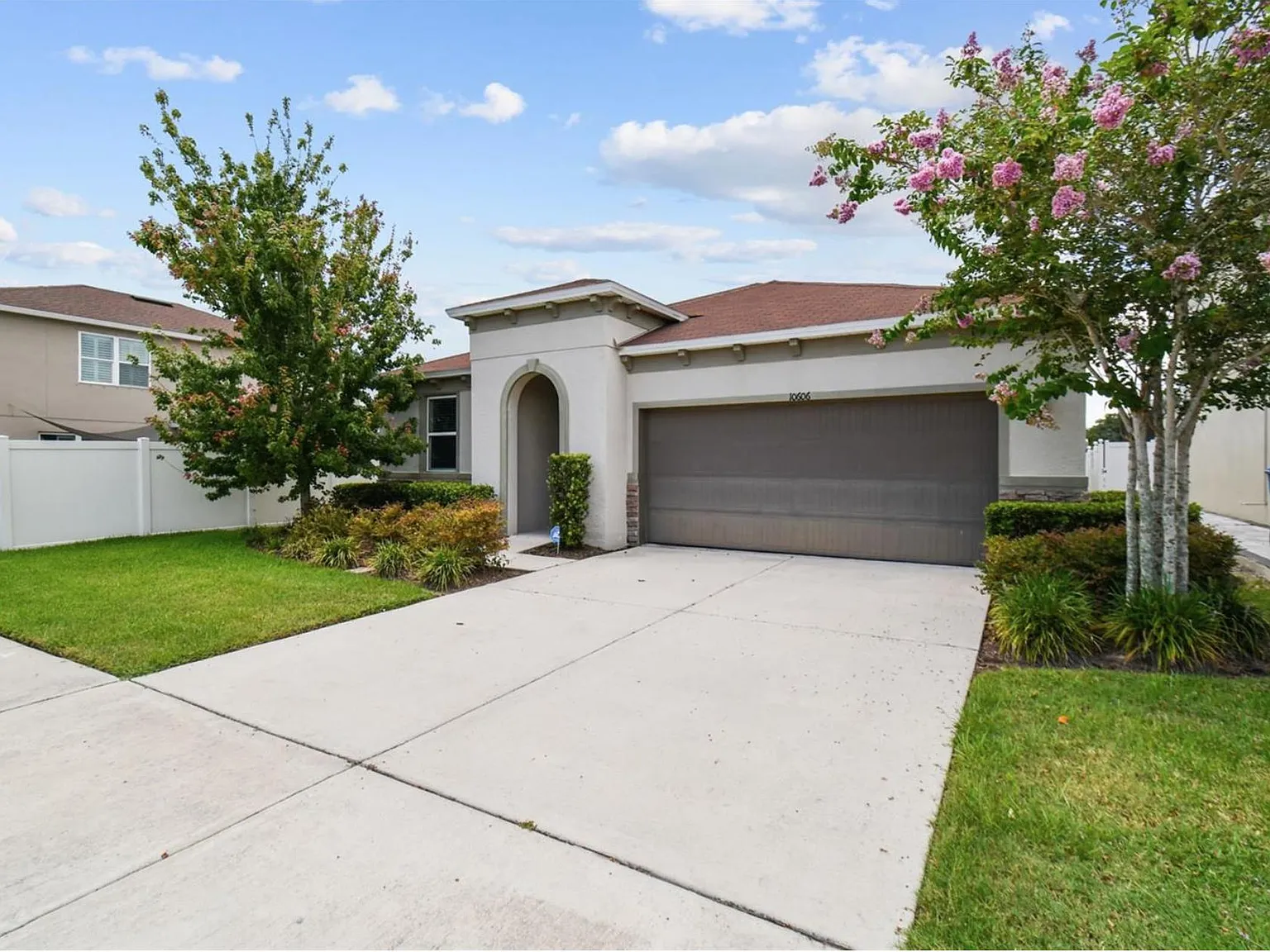 4 bed, 1978 sqft, $2,900 — Photo 2
