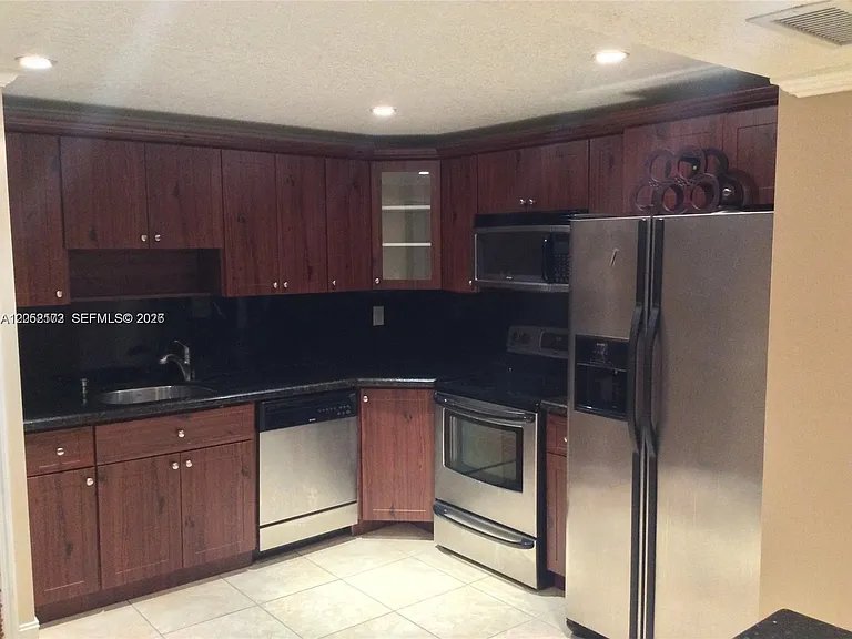 1800 Collins Ave #17A — Photo 3