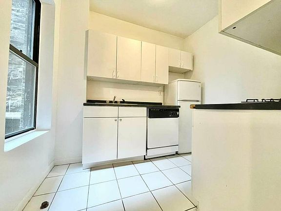 3rd image of 312 E 93rd St APT 2A