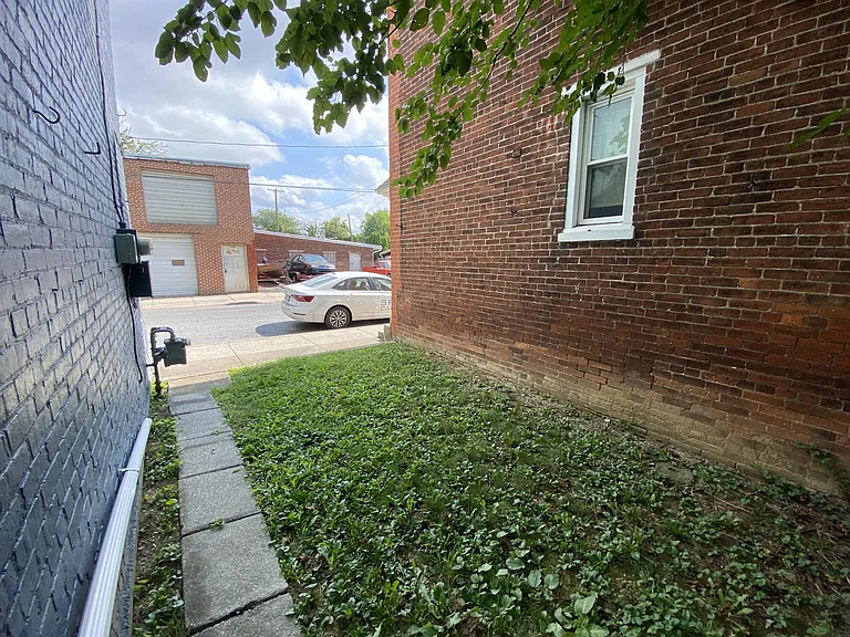 124 Cedar St — Photo 2