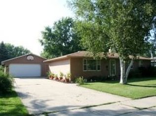 1018 Bluebird St, De Pere, WI 54115