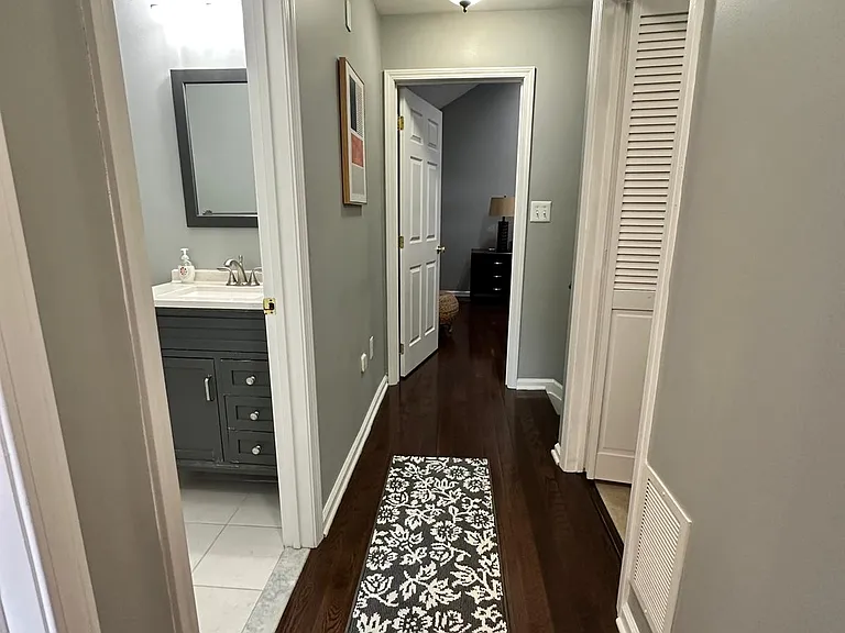 8 Carpenter Ct — Photo 10