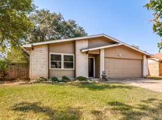 612 McKown Dr, Mansfield, TX 76063