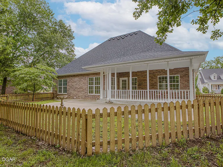 2813 Waters Edge Blvd — Photo 28