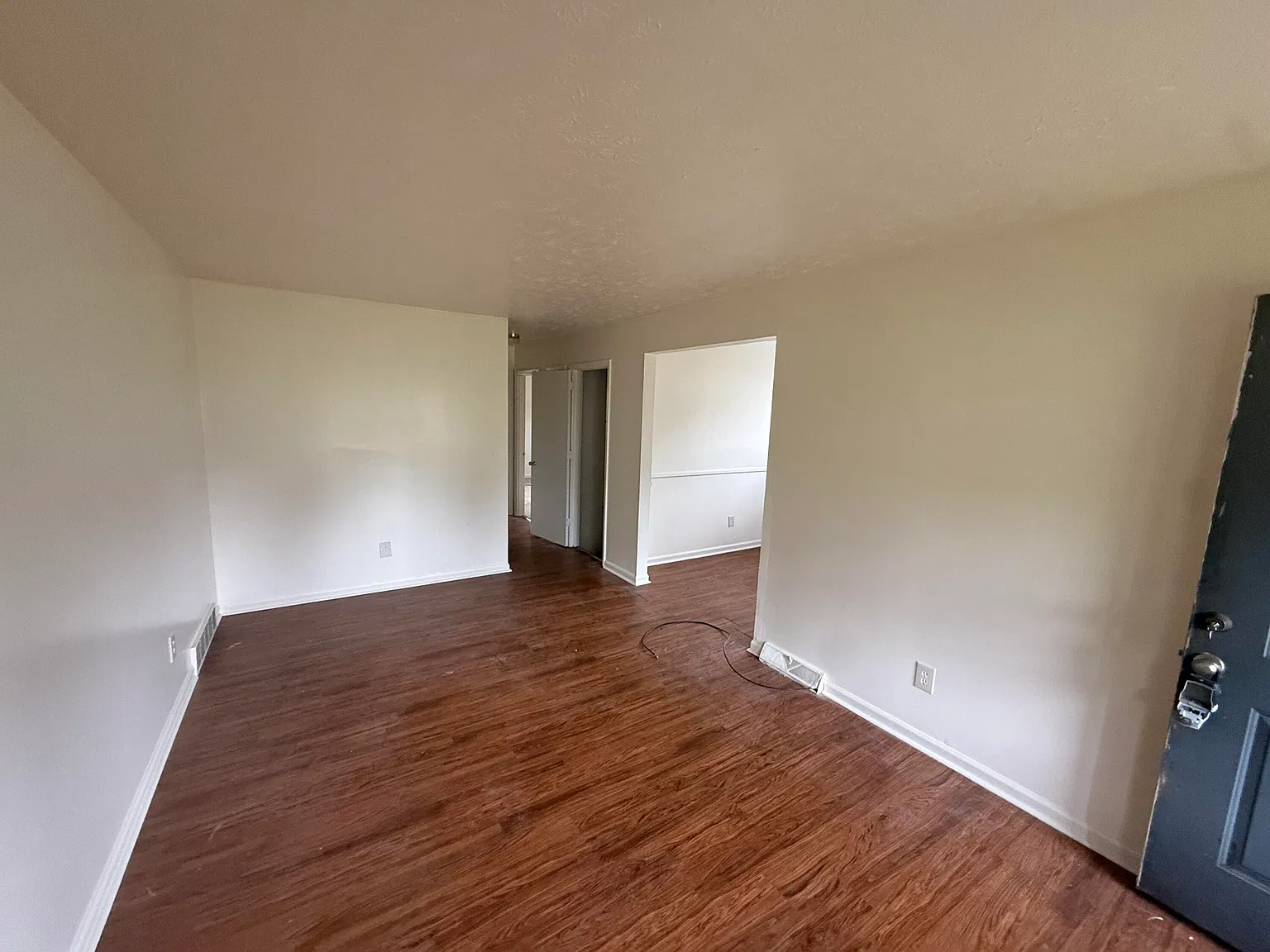 2 bed, 1.0 bath, 836 sqft, $1,195 — Photo 2