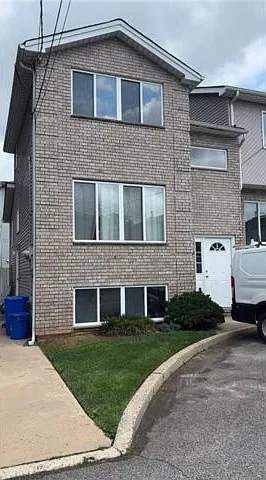 4 bed, 3.0 bath, $3,500 — Photo 1