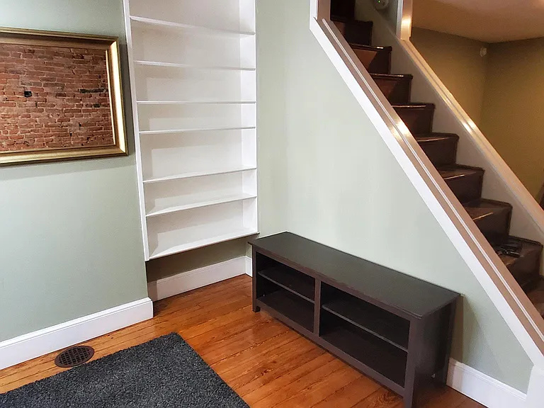 414 E Flora St — Photo 3