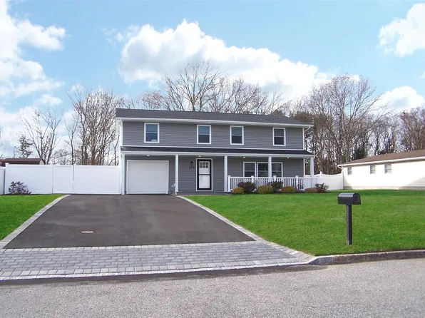 154 6th Ave, Holtsville, NY 11742